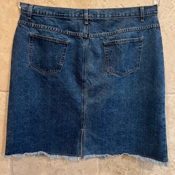 Super cute sparkly denim skirt - Picture 3 of 6